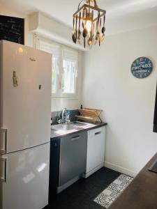Maisons de vacances Maison des Pins - Jardin, calme et plage - Lock-inn : photos des chambres
