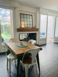 Maisons de vacances Maison des Pins - Jardin, calme et plage - Lock-inn : photos des chambres