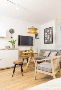 Rest Best Apartments - Jeżyce, Szamarzewskiego - prywatny garaż, self check in 24h