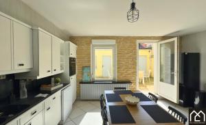 Maisons de vacances Villa Les Pieds dans l-Eau - 4chambres 10personnes - Central & Proche Mer : photos des chambres