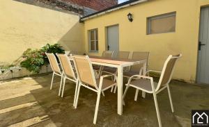 Maisons de vacances Villa Les Pieds dans l-Eau - 4chambres 10personnes - Central & Proche Mer : photos des chambres