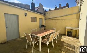 Maisons de vacances Villa Les Pieds dans l-Eau - 4chambres 10personnes - Central & Proche Mer : Maison de Vacances 4 Chambres