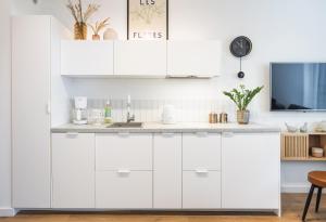 Rest Best Apartments - Jeżyce, Szamarzewskiego - prywatny garaż, self check in 24h