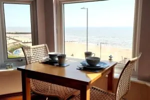 Beachfront with sea views in Walton on the Naze - 滨海弗林顿