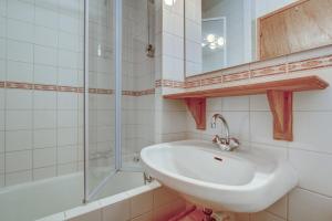 Large 8 Bedroom Chalet in Essert Romand