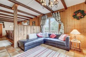 Large 8 Bedroom Chalet in Essert Romand