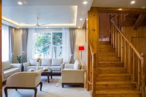 ELIVAAS Twin Chalets 4 BHK Escape with Valley-facing Lawn near Nainital