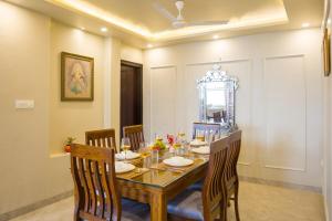 ELIVAAS Twin Chalets 4 BHK Escape with Valley-facing Lawn near Nainital