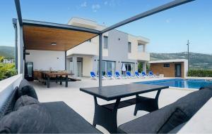 Amazing Home In Kastel Novi