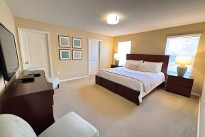 New to Market Spacious Private Pool Retreat