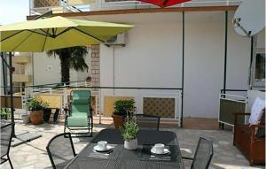 3 Bedroom Amazing Apartment In Vodice 