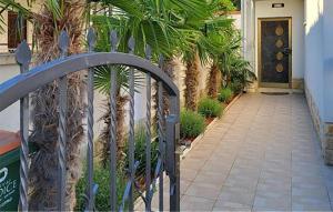 3 Bedroom Amazing Apartment In Vodice 