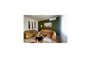 3 Bedroom Amazing Apartment In Vodice