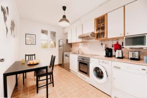 SPÉCIAL COUPLE & FAMILLE - Lit Queen Size - NETFLIX - Climatisation - Terrasse Plein Sud - 2 min Centre-Ville - 6 min Mer - Wifi 400 Mbits Parking privé - OFFRE SPÉCIALE