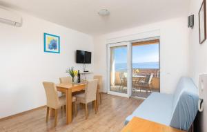 1 Bedroom Amazing Apartment In Duce 