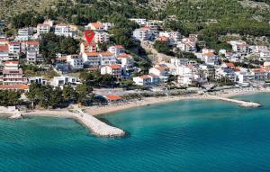 Stunning Apartment In Duce With Sea View