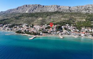 Stunning Apartment In Duce With Sea View