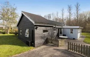 3 Bedroom Beautiful Home In Allingåbro - Allingåbro