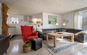 3 Bedroom Beautiful Home In Allingåbro