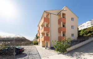 Amazing Apartment In Duce With Wifi 