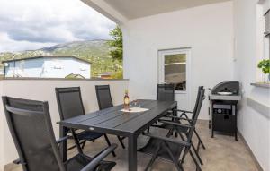 Awesome Apartment In Cesarica With Wifi