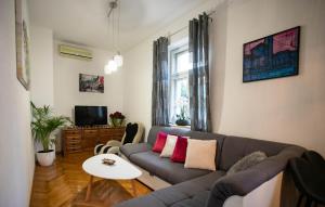 Awesome Home In Split