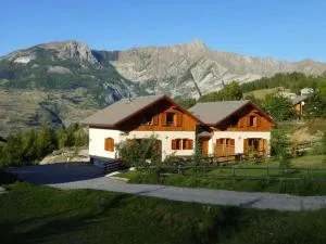 Deux grands chalets communicants - Faucon-de-Barcelonnette