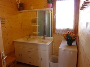 Deux grands chalets communicants : photos des chambres