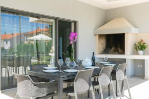 Villa K with Rooftop Jacuzzi, Sea View and Private Gym