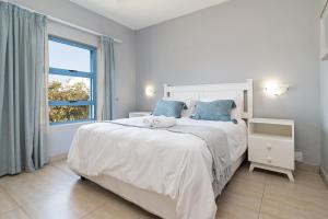 Santorini Kallisti 7 (Family Only)