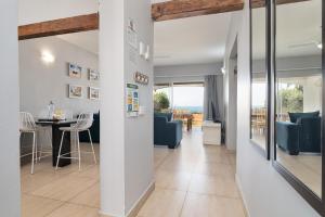 Santorini Kallisti 7 (Family Only)