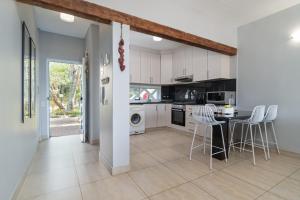 Santorini Kallisti 7 (Family Only)