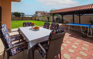 Stunning Apartment In Fazana With Wifi 