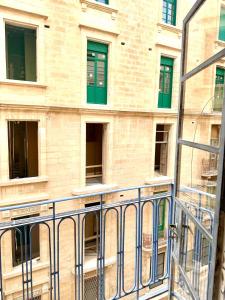 Traditional Apt St Julian 150m from the Sea, 3 bedrooms, 3 bathrooms