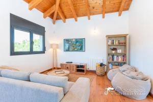 Villa Serra - Stylish Holiday Home with Views and Air Conditioning 15 mins to Sitges