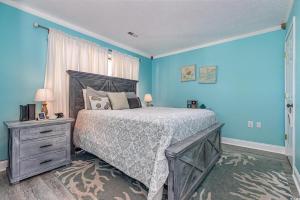 First floor, Little River Condo with Pool 3 miles from beach