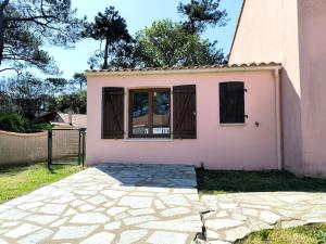 Appartements Les Roses - T2 - Proche plages et foret - Jardinet clos : Appartement 1 Chambre