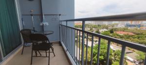 Supalai Mare 1-Bedroom Condo with Balcony & Sea View