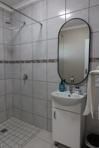 Weaver Lane Country Escape - The Rustic Mongoose