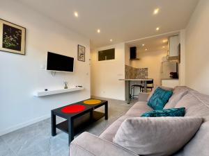 Le Versailles SCLS - Wifi, Clim, Rue dAntibes