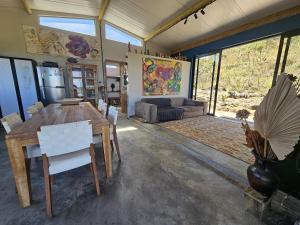 Sítio com lindo pôr do sol, tranquilidade na serra de Carrancas com riacho