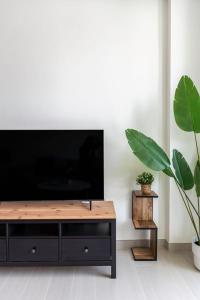 GuestReady – Modern comfort in JVC