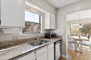 Lighthouse Tennis 2384