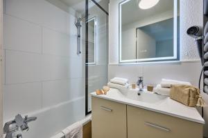 Appart'hotels Residence Pierre & Vacances Port Guillaume : Superior One-Bedroom Duplex Apartment with Sleeping Alcove and Balcony (6 People)