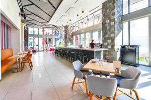 Modern Comfort by the Beautiful Bay