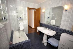 Appartements Plein-Sud - Parking & Vue Montagnes : photos des chambres