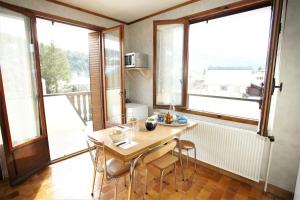 Appartements Plein-Sud - Parking & Vue Montagnes : photos des chambres