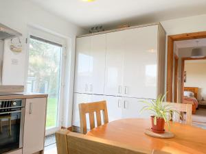Honeybee Cottage Valentia by Trident Holiday Homes
