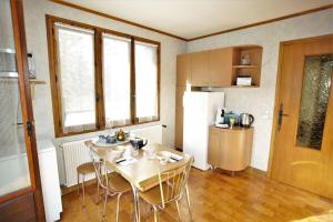 Appartements Plein-Sud - Parking & Vue Montagnes : photos des chambres