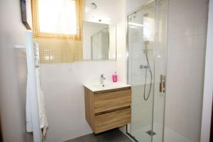 Appartements Plein-Sud - Parking & Vue Montagnes : photos des chambres